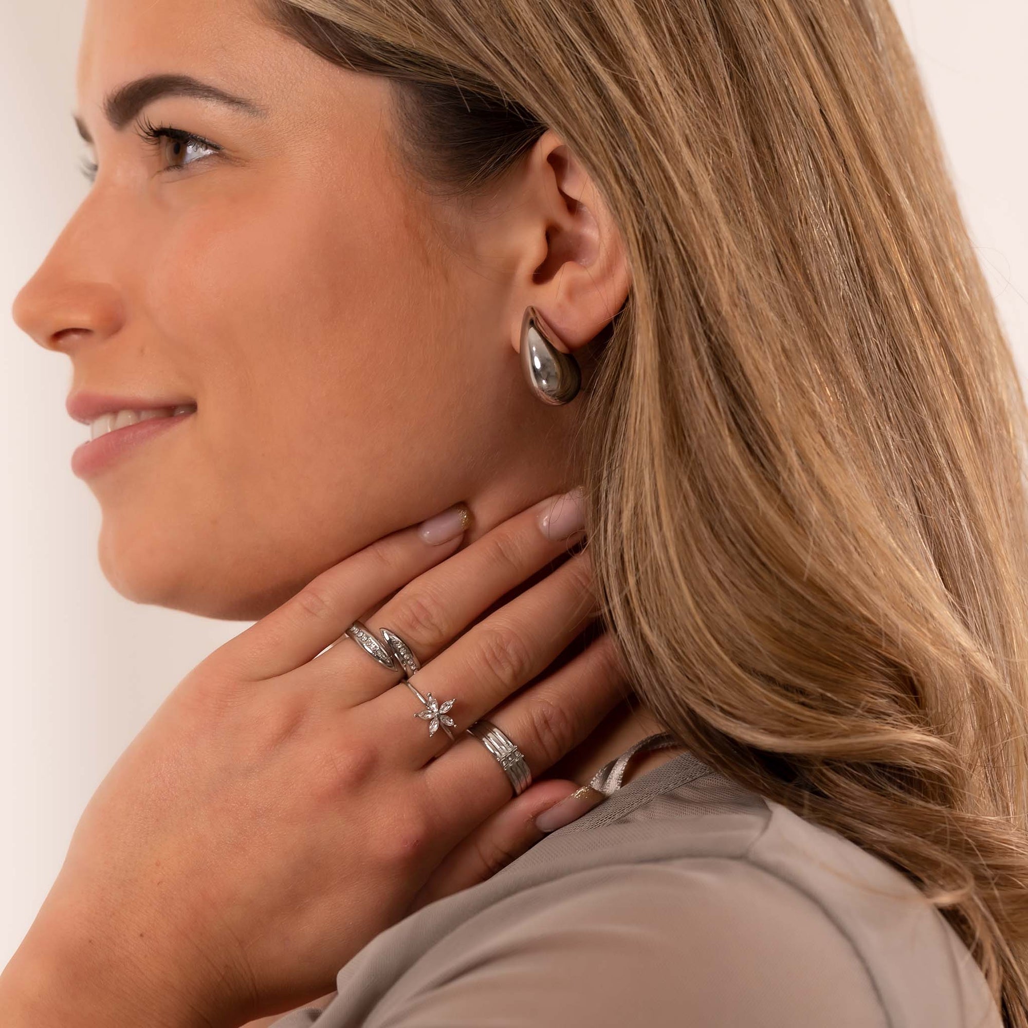 Flower ring - Zirconia stones