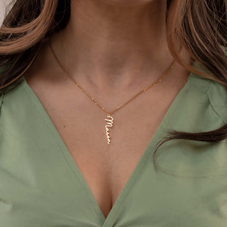 Vertical name necklace gold