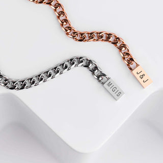 Initial chain bracelet gold
